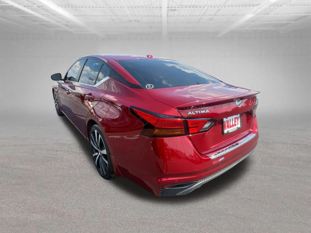 Used 2020 Red Nissan 2.5 SR image 10