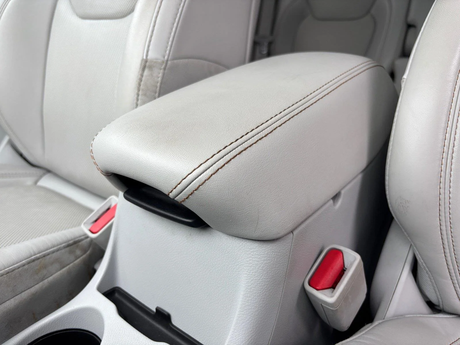 Used 2019 Sting-Gray Clearcoat Jeep Limited image 30