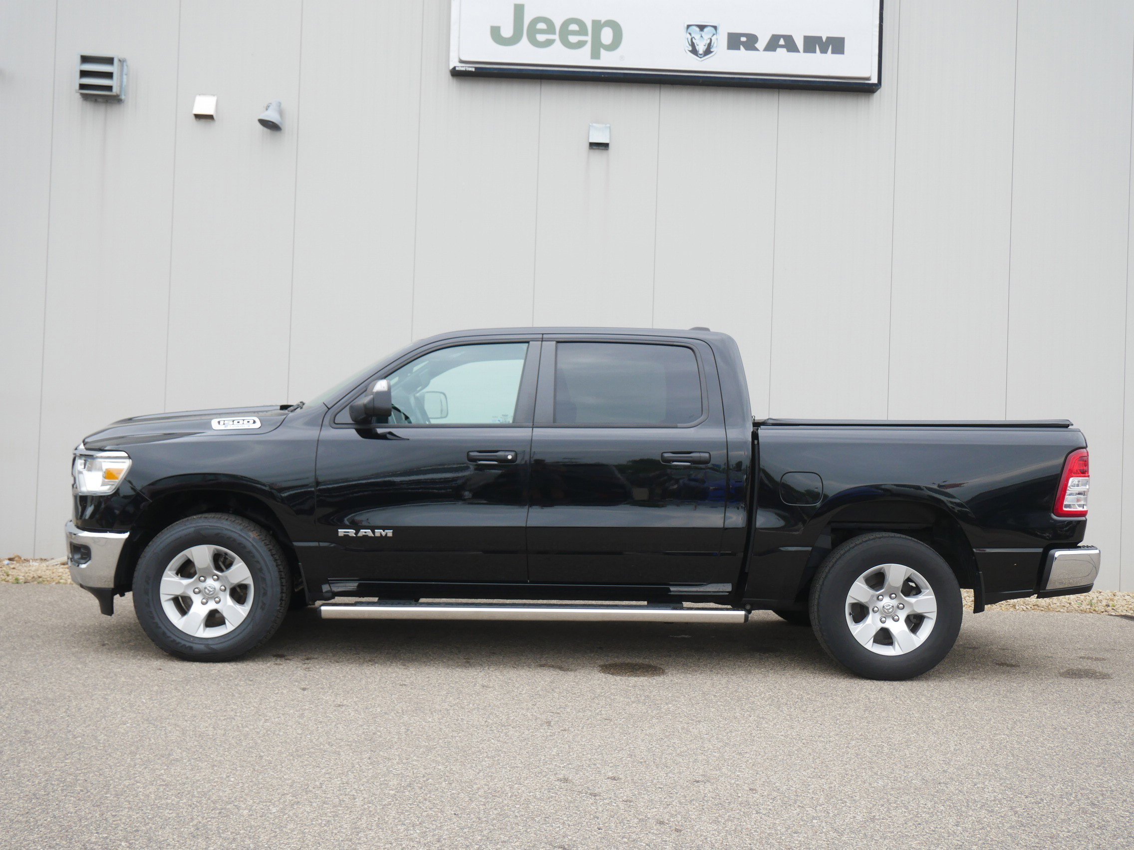 Used 2024 Diamond Black Crystal Pearlcoat Ram Big Horn image 2