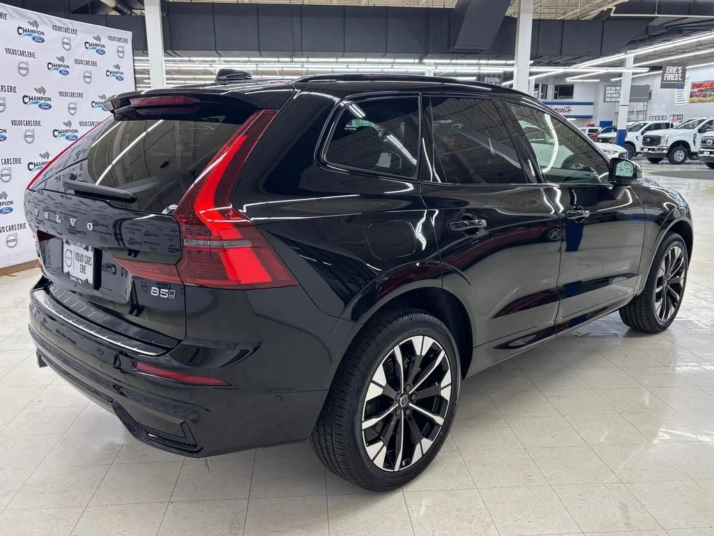 2026 Volvo XC60 Plus - Photo 9
