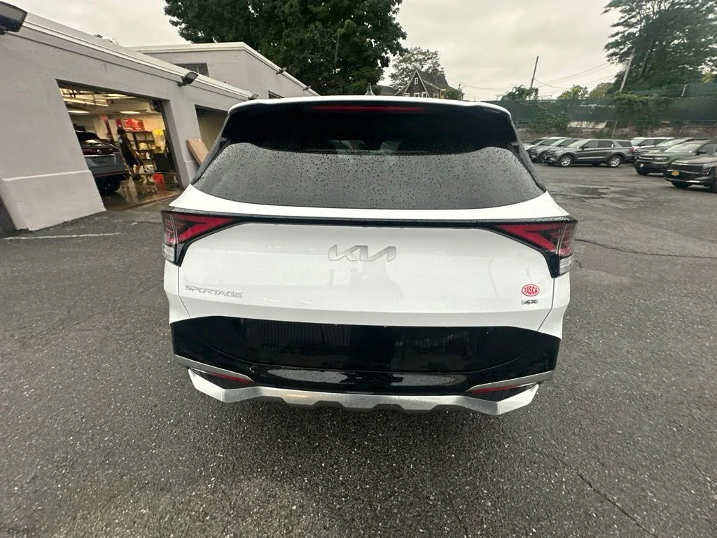 Used 2025 White Kia SX-Prestige image 5