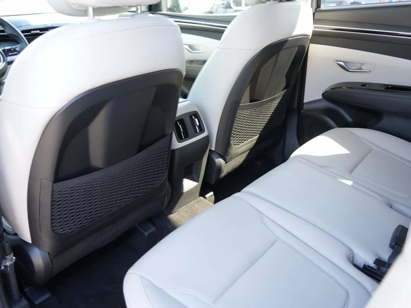 Used 2022 Amazon Gray Hyundai SEL AWD image 10