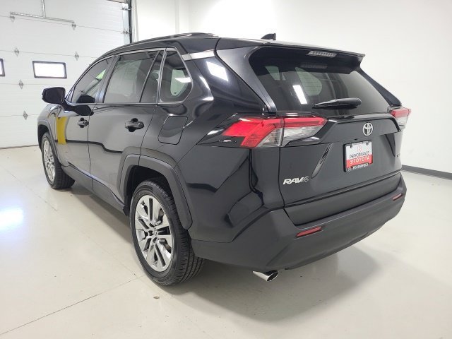 Used 2020 Midnight Black Metallic Toyota XLE Premium image 4