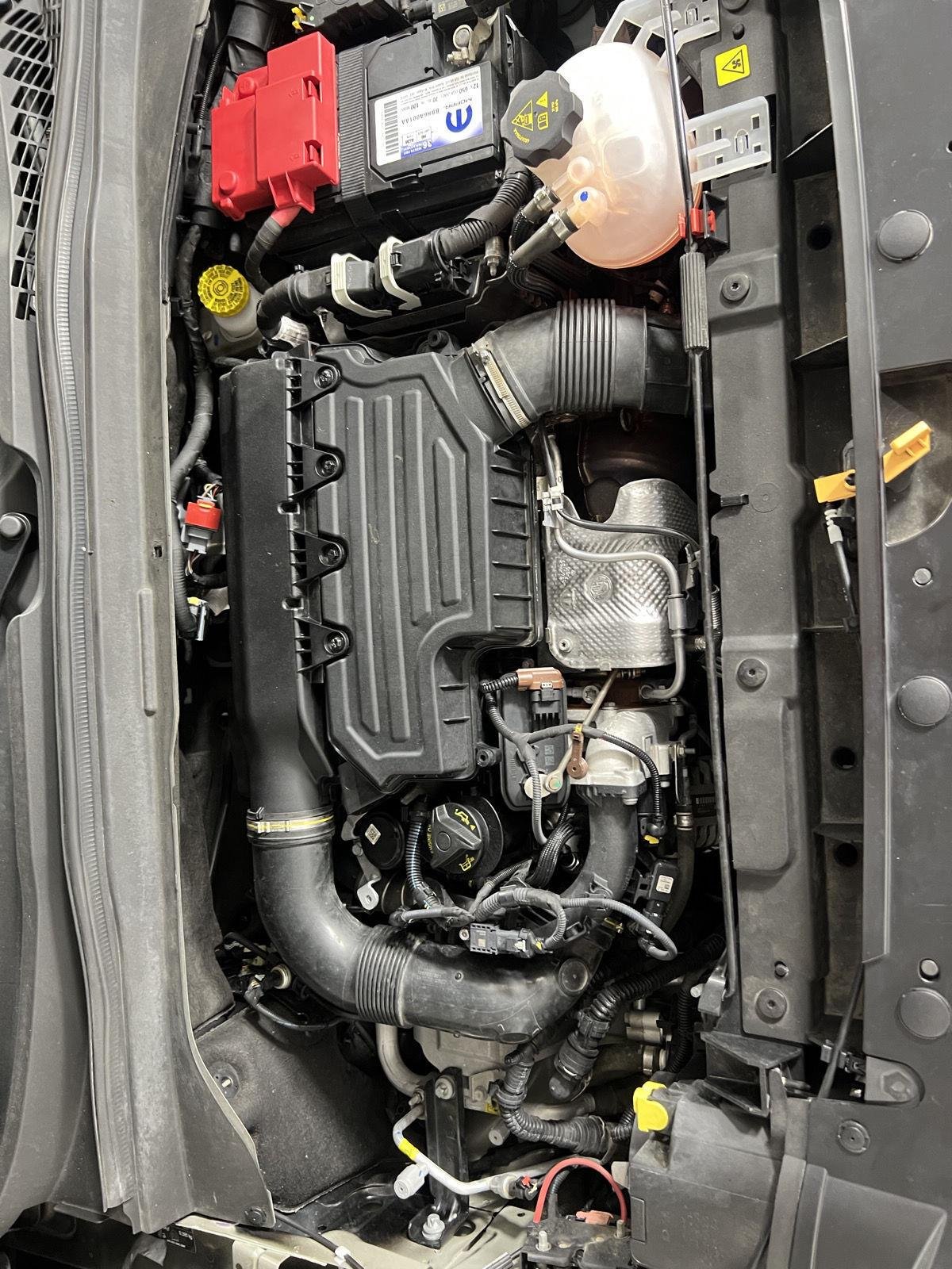 Used 2022 Black Clearcoat Jeep Latitude image 3