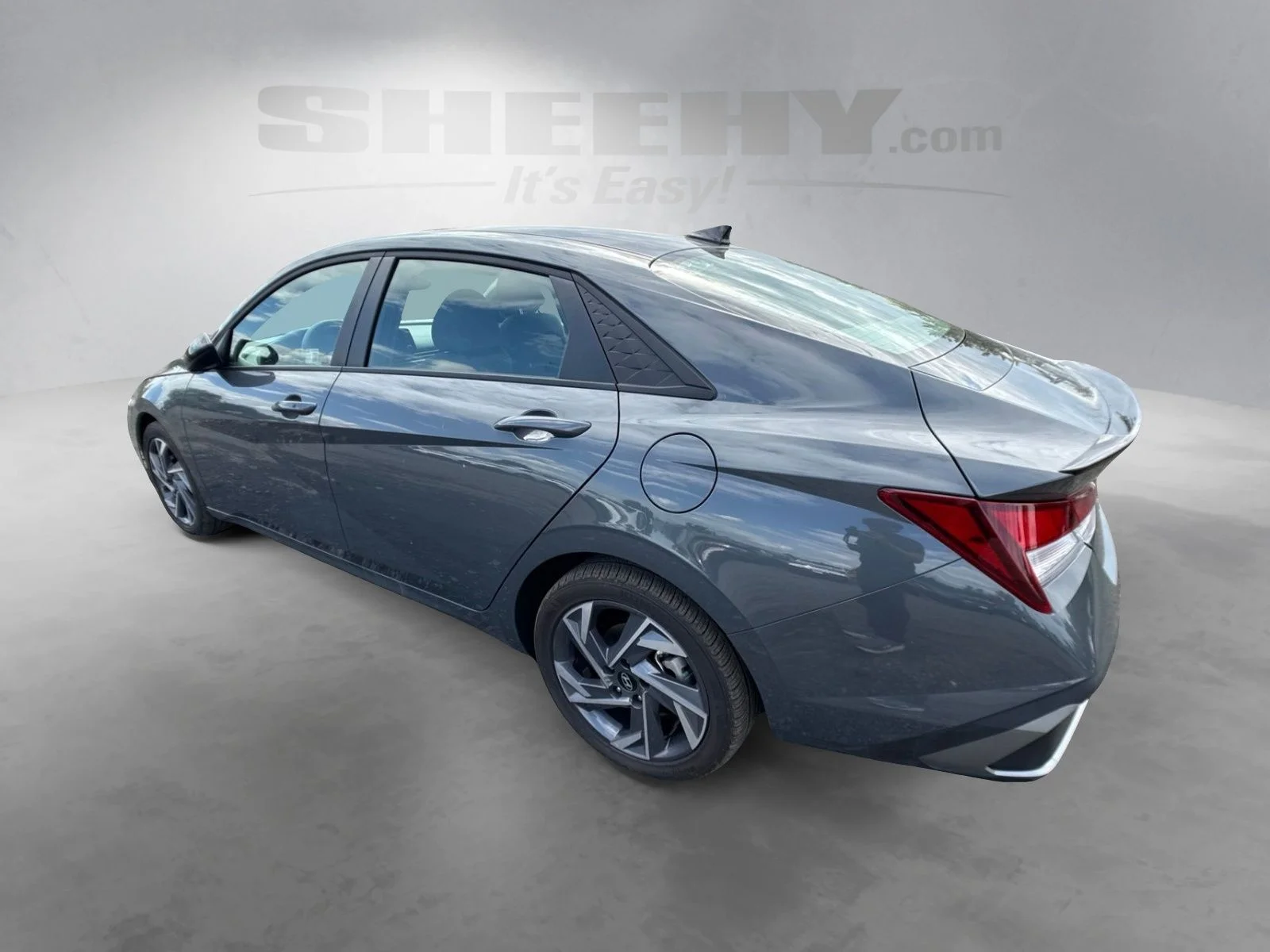 Used 2025 Gray Hyundai SEL Sport image 16