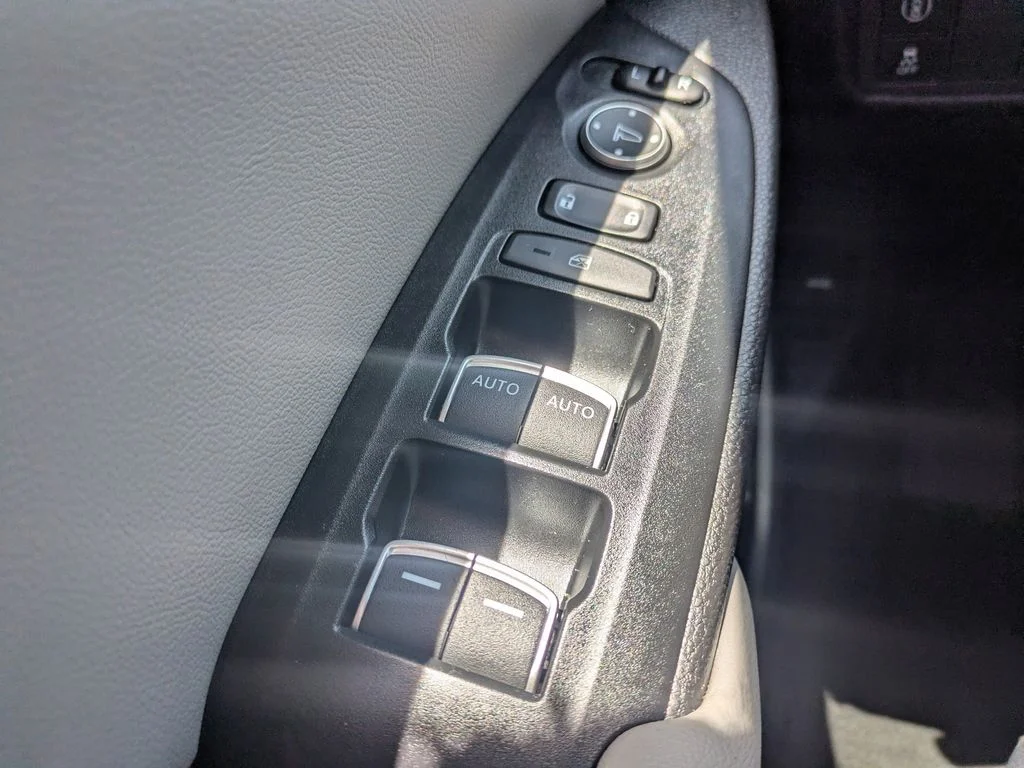 Certified Used 2019 Lunar Silver Metallic Honda LX image 22