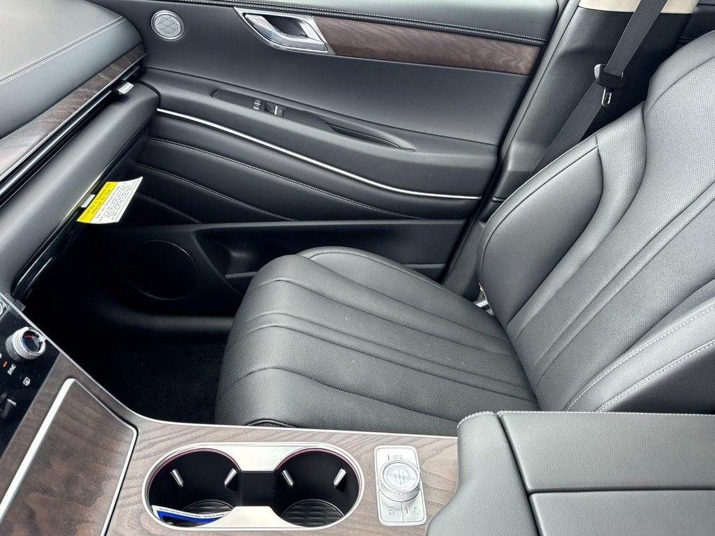 New 2026 Savile Silver Genesis 2.5T Select image 9