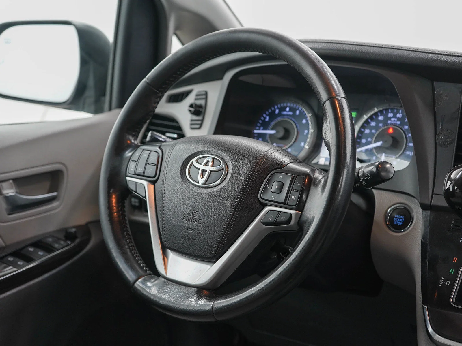 Used 2019 Gray Toyota XLE image 15