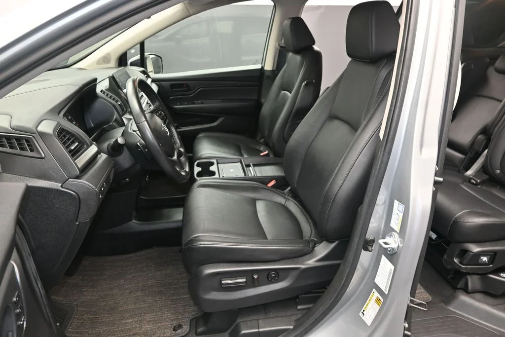Used 2025 Solar Silver Metallic Honda EX-L image 15