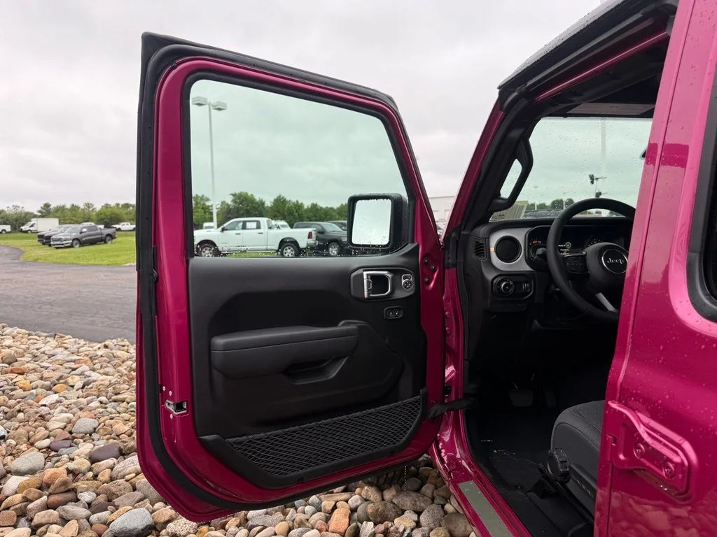 New 2026 Tuscadero Pearl-Coat Exterior Paint Jeep Sport S image 12