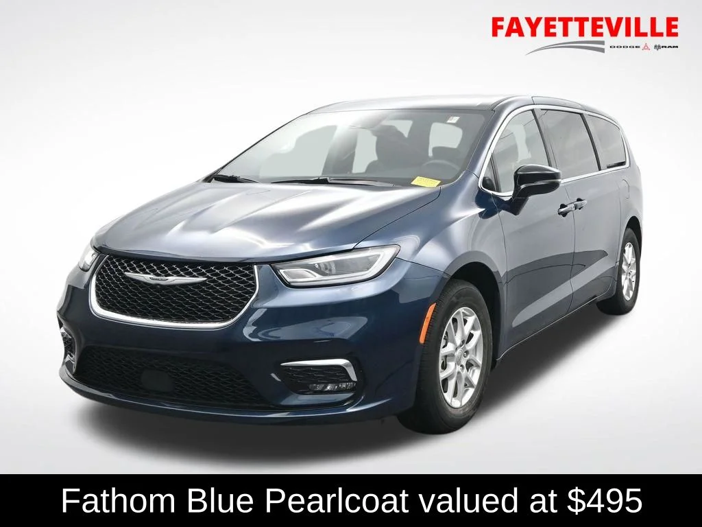 2025 Chrysler Pacifica Select's photo
