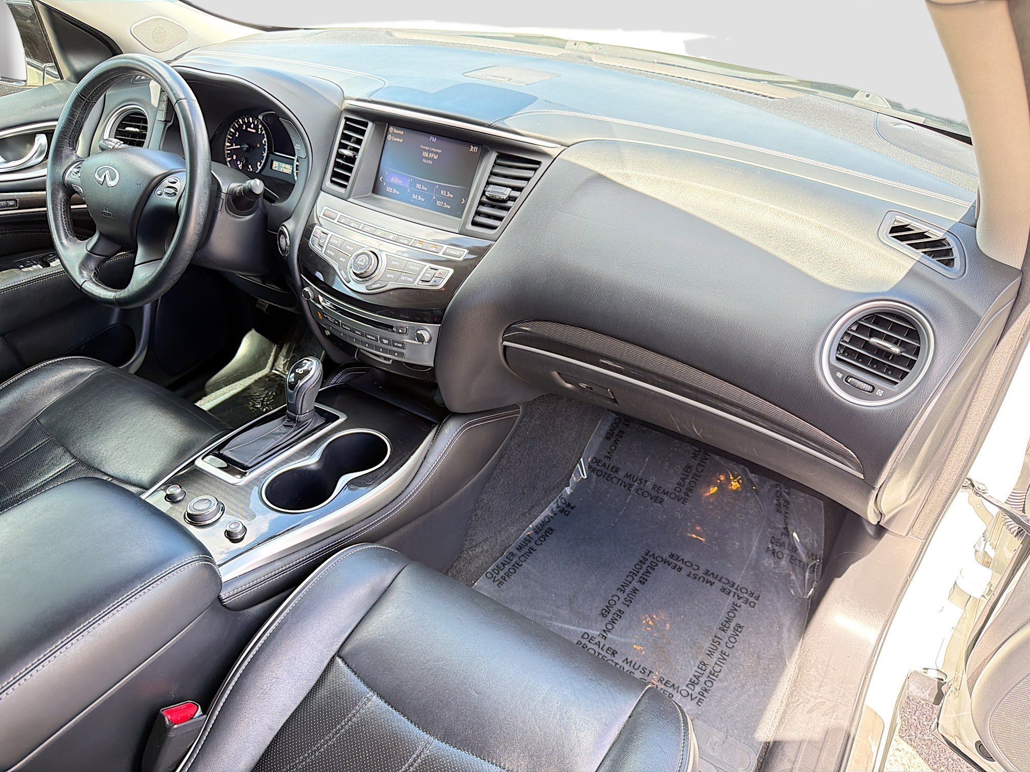 Used 2017 Majestic White INFINITI Base image 13
