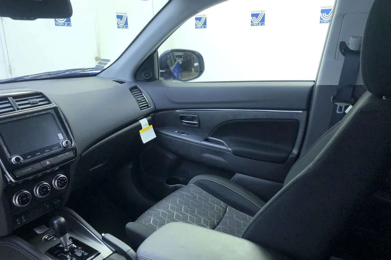 New 2026 Octane Blue Mitsubishi S image 11