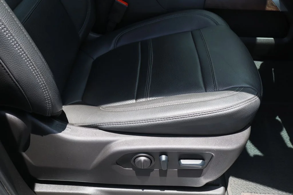 Used 2022 White GMC Denali image 31