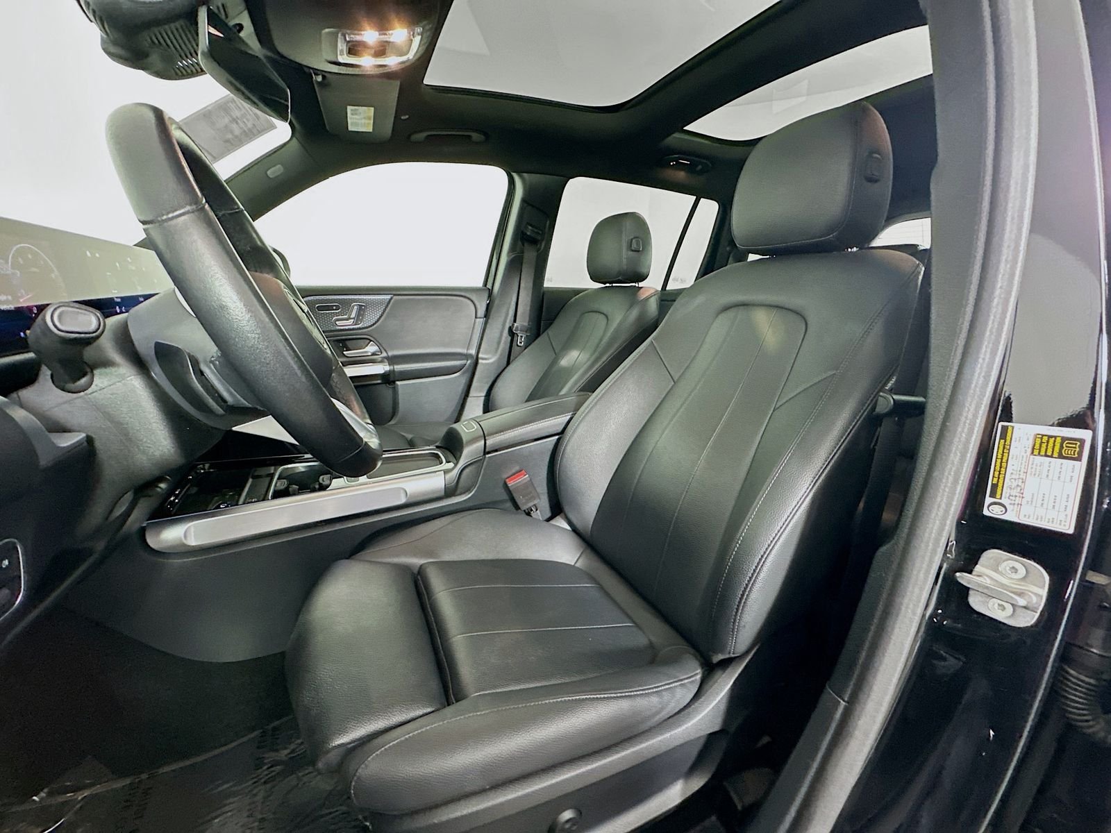 Used 2025 Black Mercedes-Benz GLB 250 image 19