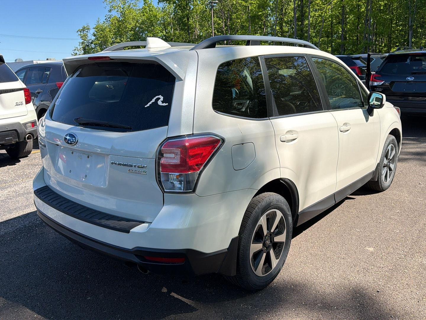 Used 2017 Crystal White Pearl Subaru Limited image 9