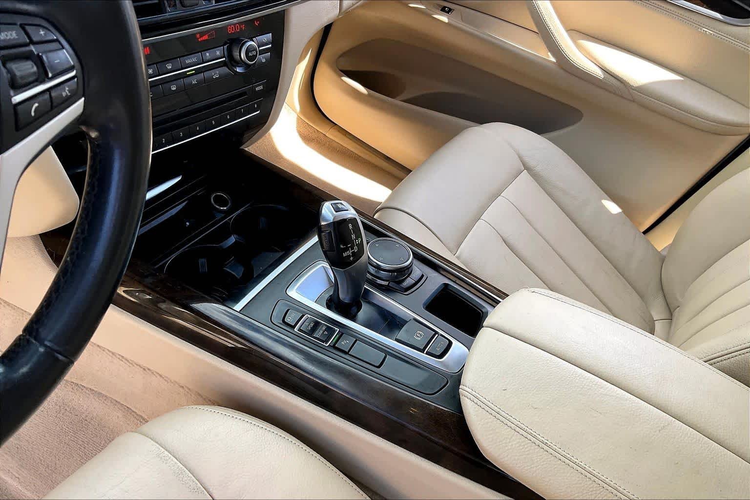 Used 2015 Alpine White BMW sDrive35i image 14