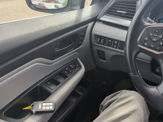 Used 2024 Gray Honda EX-L image 10