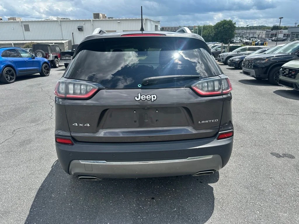 Used 2019 Crystal Metallic Jeep Limited image 6