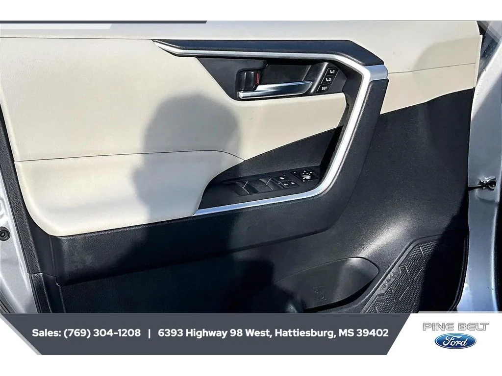 Used 2023 Silver Sky Metallic Toyota XLE Premium image 17