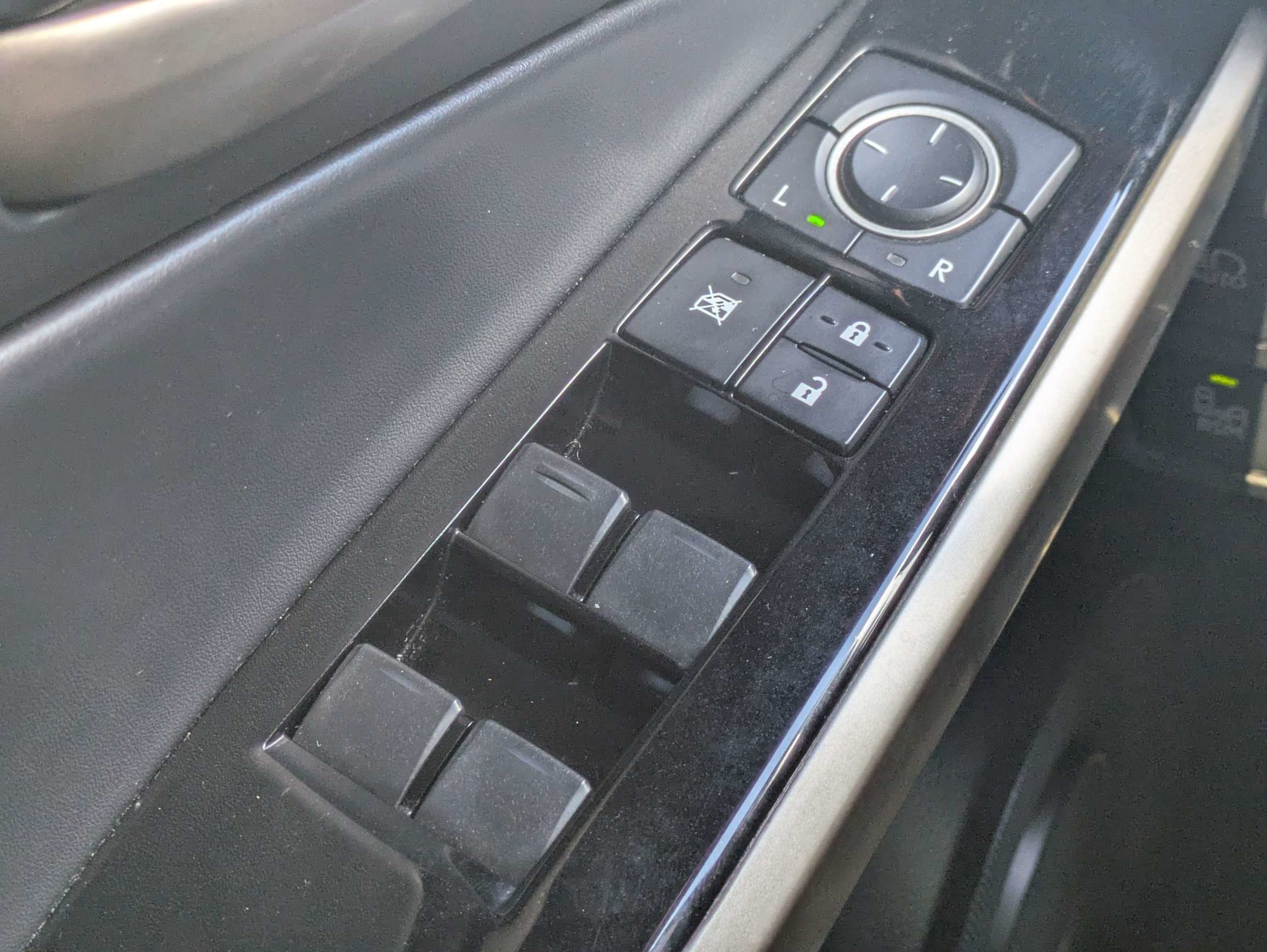 Used 2019  Lexus  image 24