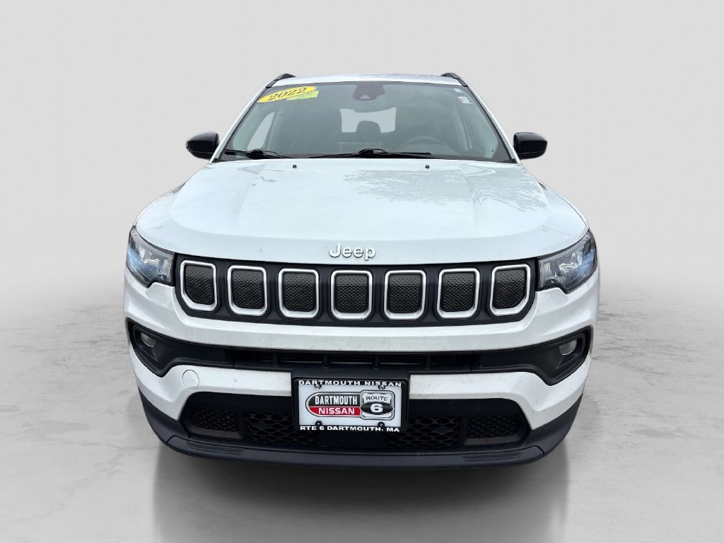Used 2022 White Jeep Latitude image 8