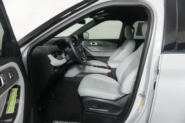 New 2027 Avalanche Gray Ford Platinum™ image 23