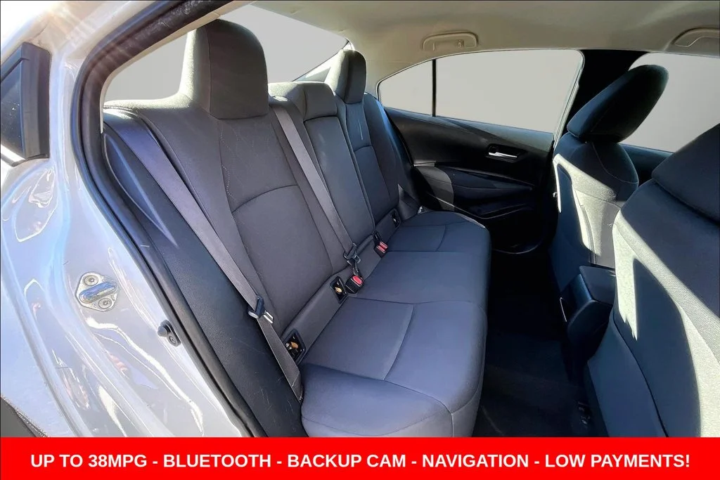 Used 2020 White Toyota LE image 30