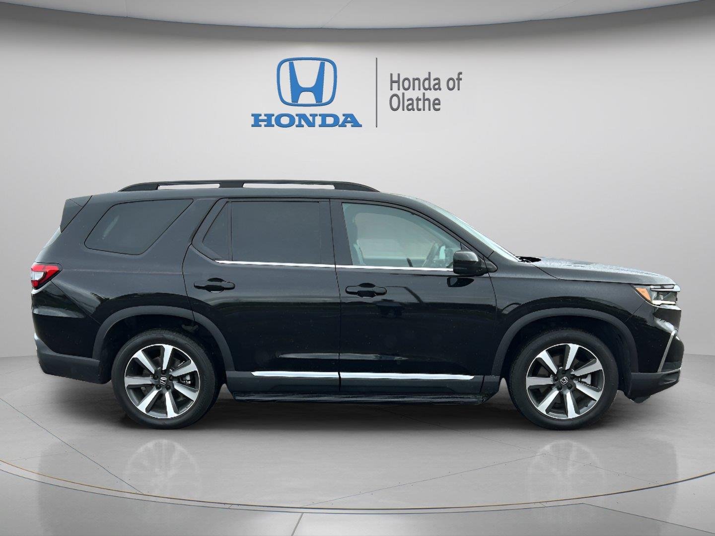 Certified 2024 Honda Pilot Touring with VIN 5FNYG1H77RB003420 for sale in Kansas City