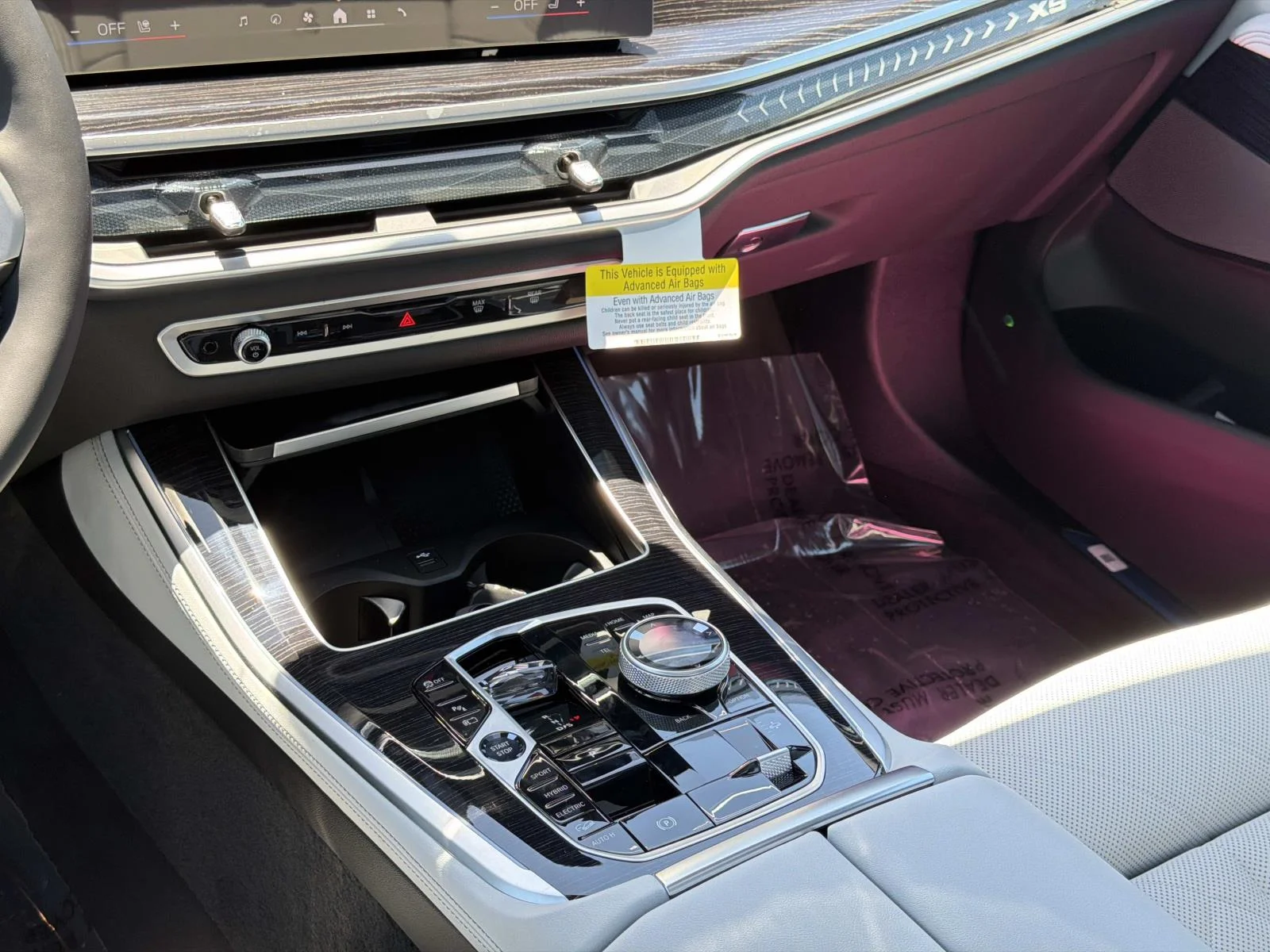 New 2026 Mineral White Metallic BMW xDrive50e Plug-In Hybrid image 10