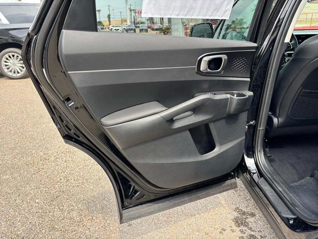 2025 Kia Sorento S - Photo 16
