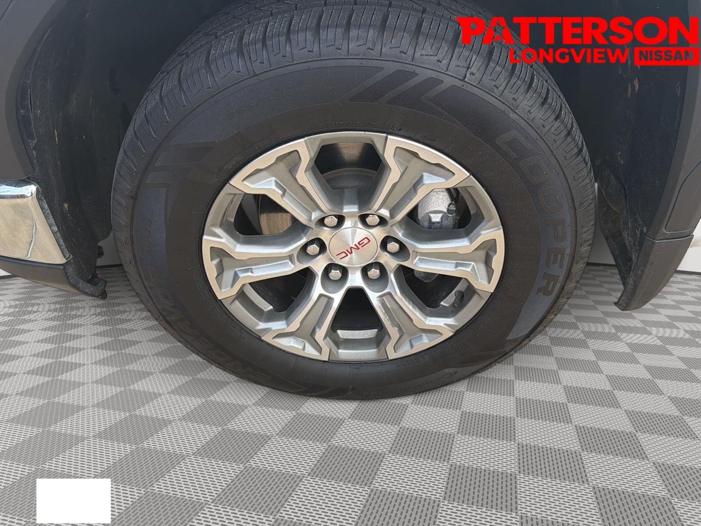 Used 2025 Summit White GMC SLT image 21