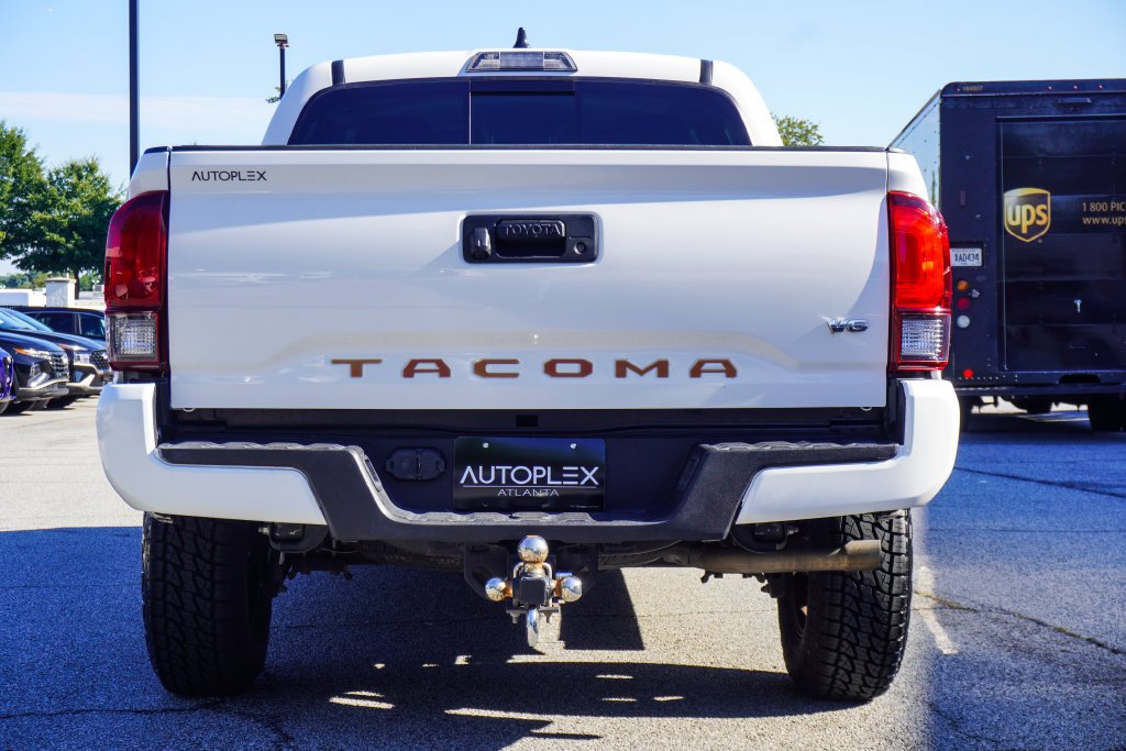 Used 2022 White Toyota SR5 image 34