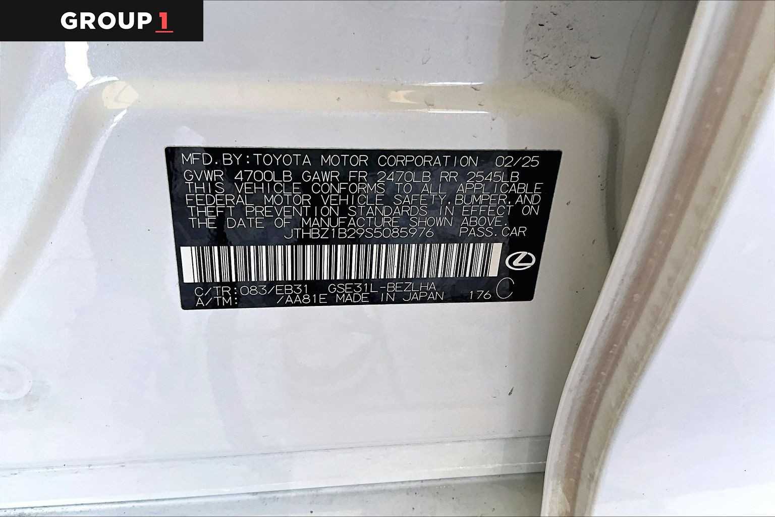 Certified Used 2025 ULTRA WHITE Lexus F SPORT Design image 35