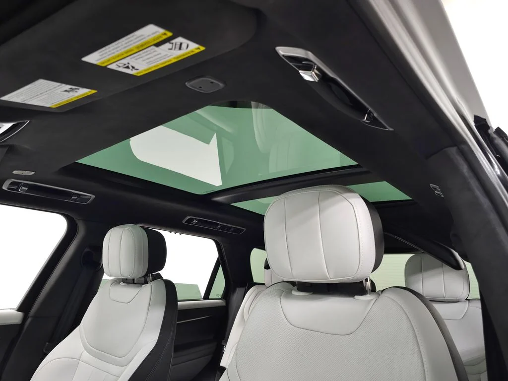 Used 2025 Black Land Rover Autobiography image 18