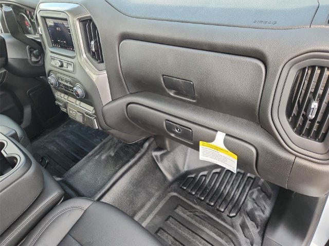 2025 Chevrolet Silverado 3500 HD Chassis Cab photo 24 of 58