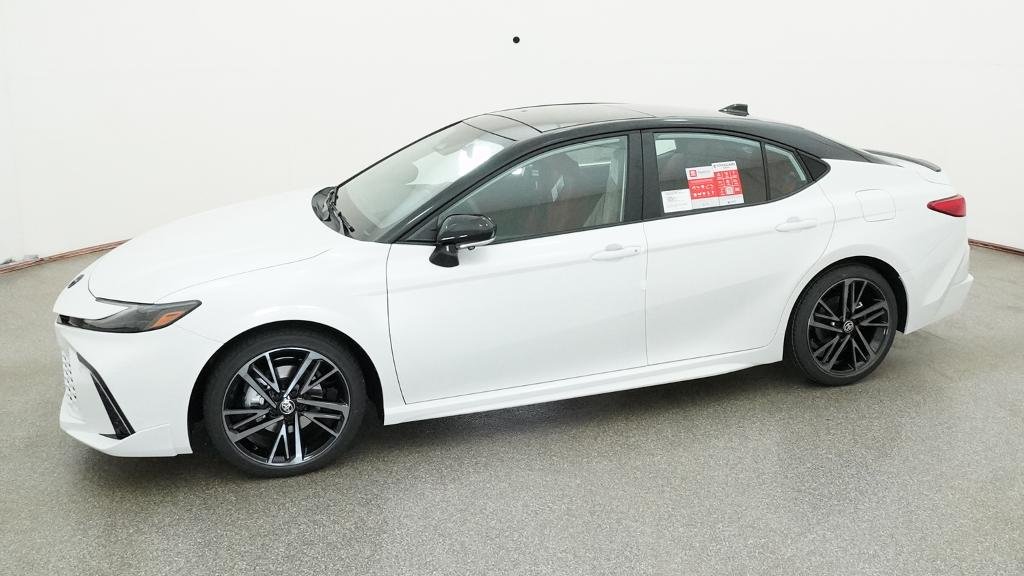 New 2026 Wind Chill Pearl with Midnight Black Metallic roof Toyota XSE image 5