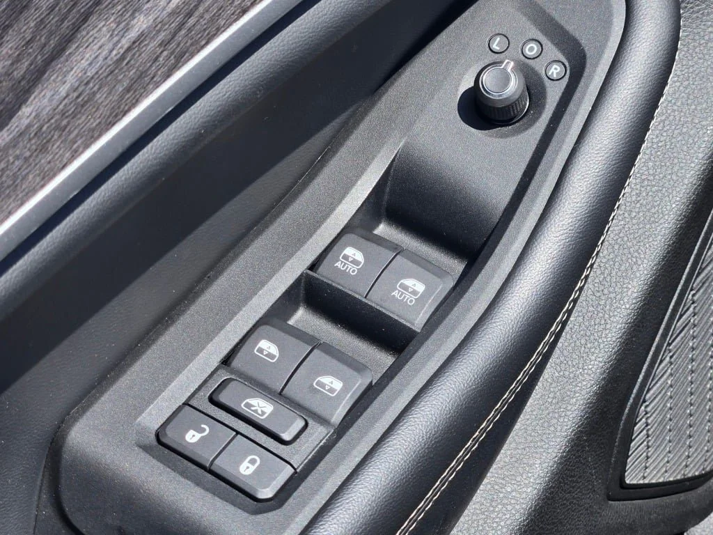 Used 2023 Black Jeep Limited 4x4 image 22
