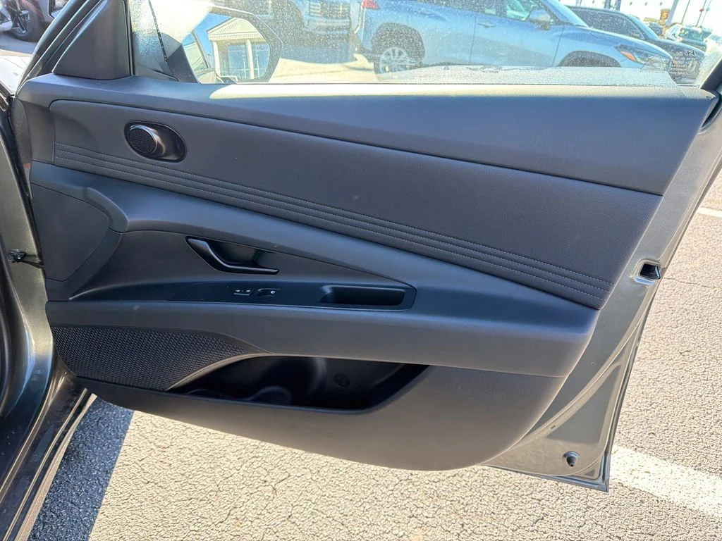 Used 2025 Gray Hyundai SEL Sport image 14