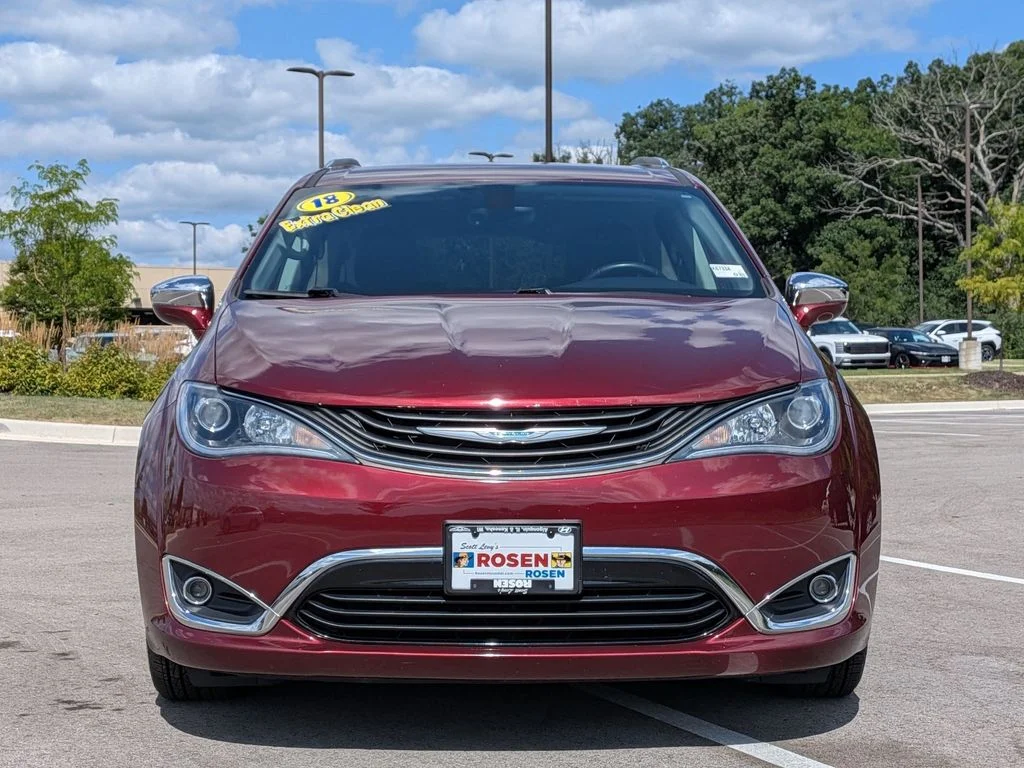 Used 2018 Red Chrysler Limited image 2
