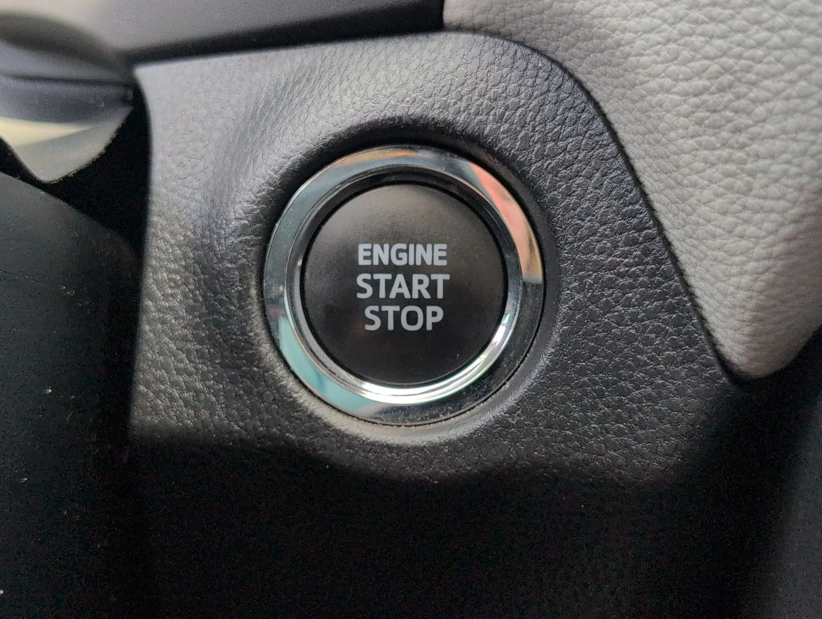 Used 2024  Toyota XLE Premium image 22