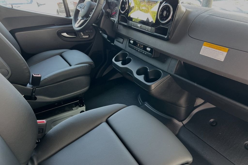 Used 2024 Silver Mercedes-Benz Cargo 170 WB image 15