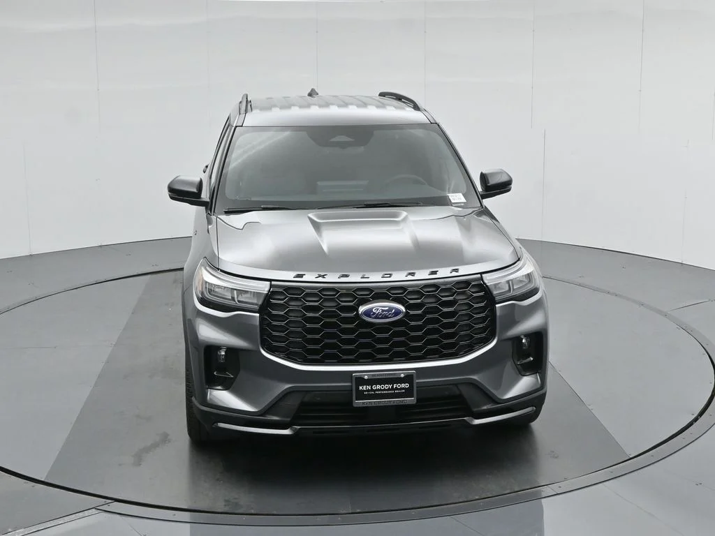 New 2026 Carbonized Gray Metallic Ford ST-Line image 42