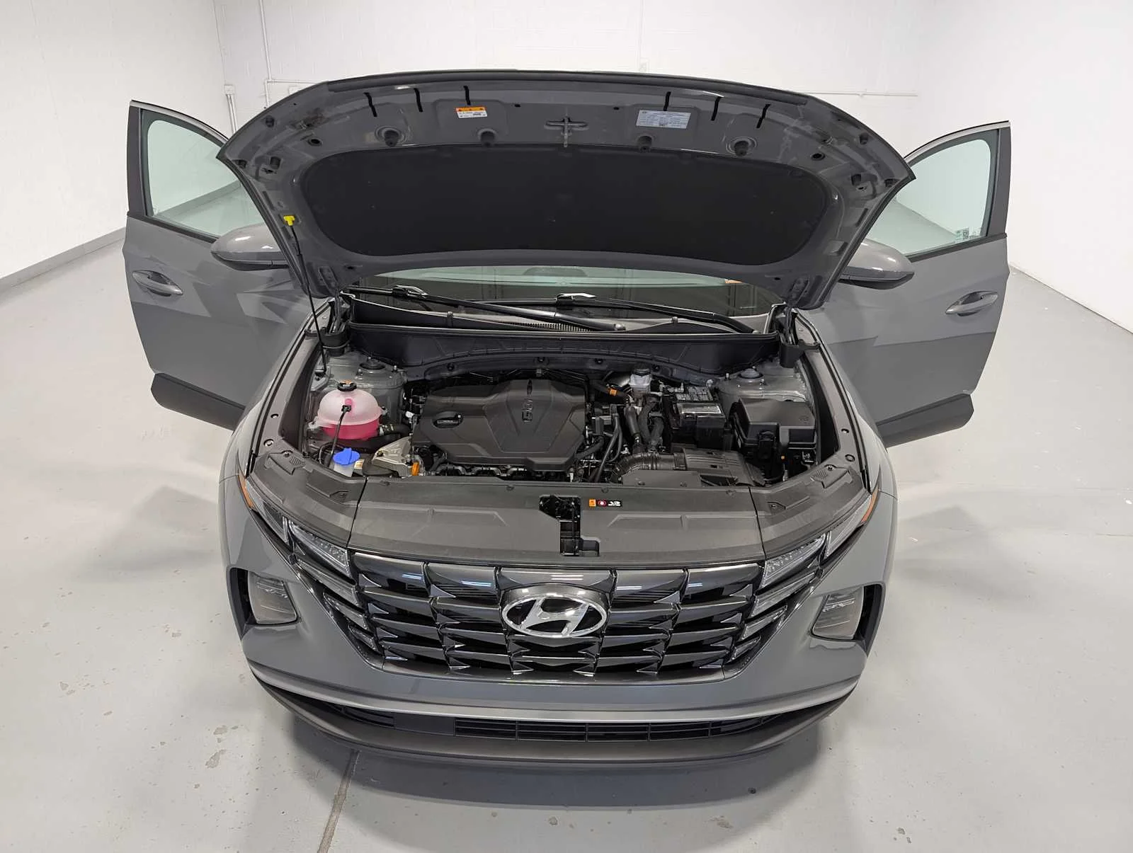 Used 2024 Hampton Gray Hyundai SE image 13