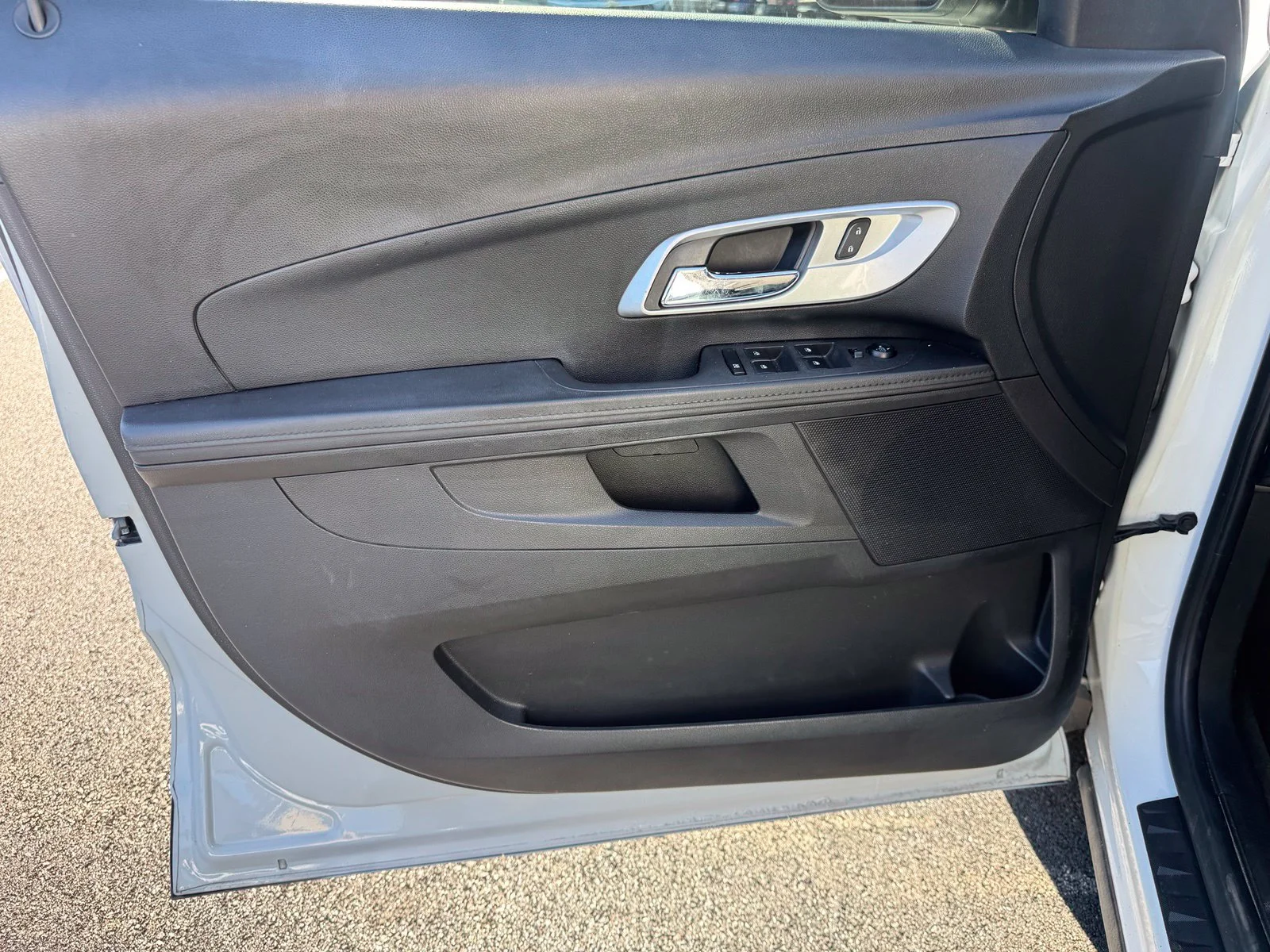 Used 2013 White Chevrolet LS image 11
