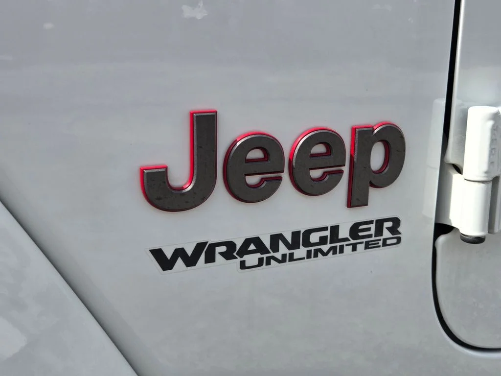 Used 2018 White Jeep Unlimited Rubicon image 11
