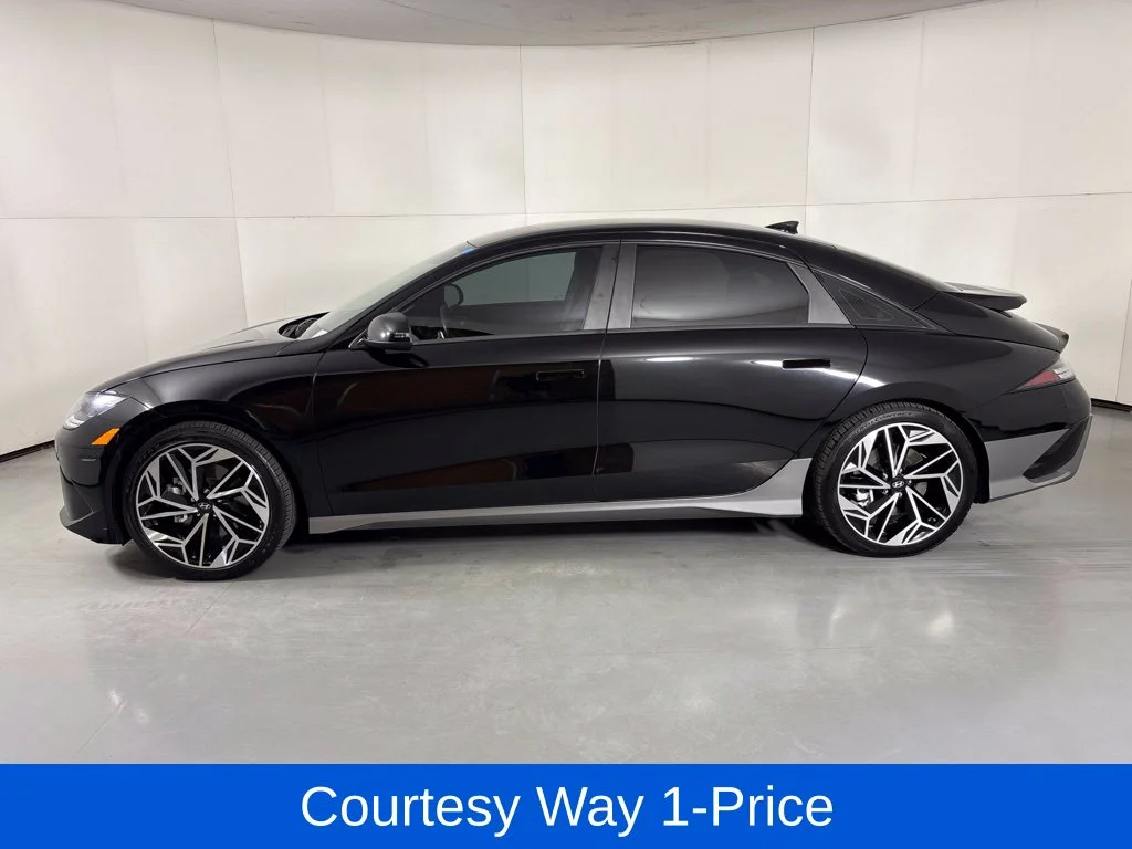 Used 2023 Black Hyundai SEL image 6