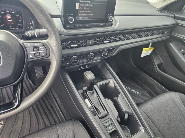 Used 2025  Honda SE image 36