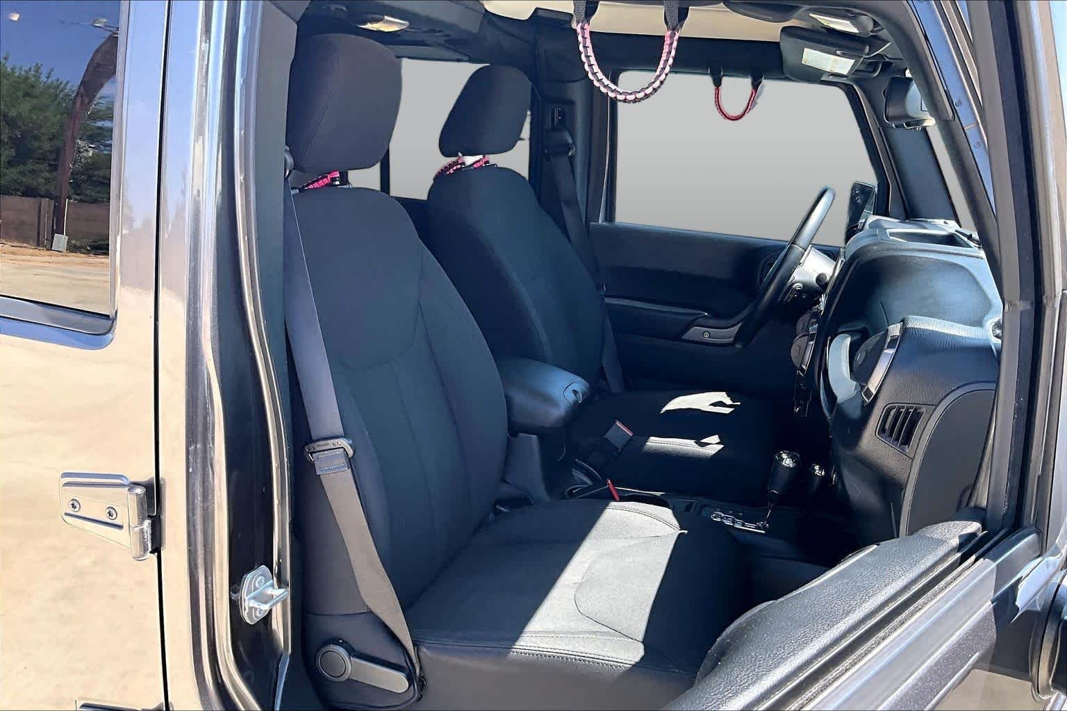Used 2018 Granite Crystal Metallic Clearcoat Jeep Sport S image 9