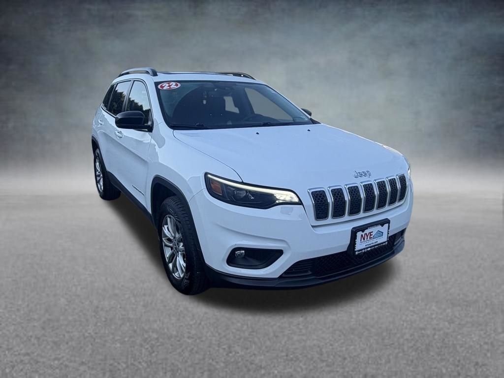 Used 2022 Bright White Clearcoat Jeep Latitude Lux image 8